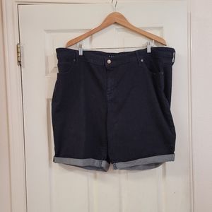 NWOT Ava Viv Dark Blue Wash Bermuda Jean Shorts 24W